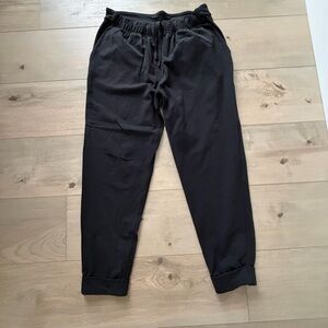 Lululemon Sz 6 On the Fly Joggers, Luon